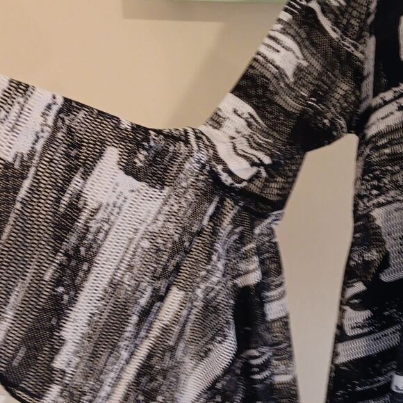 Dor Dor Embroidered Net Coverup - Picture 5 of 10